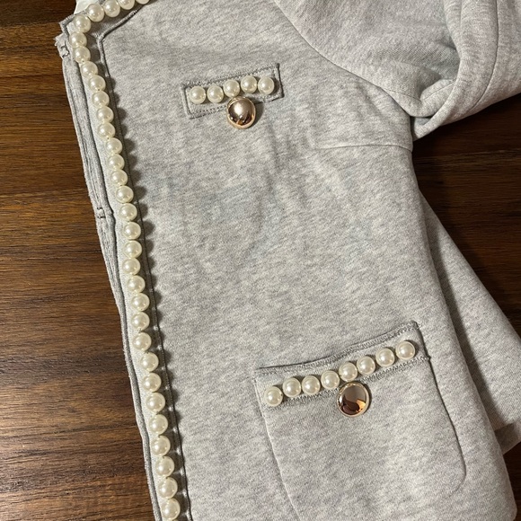 Gray blazer sweater with pearl design - Picture 2 of 5